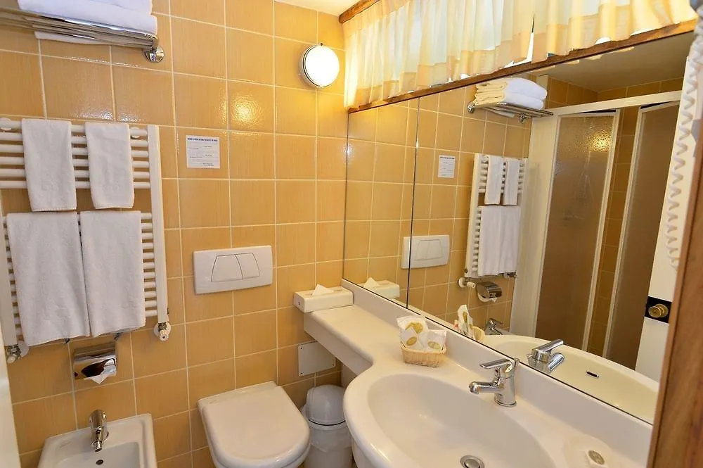 ***  Hotel Lido Limone sul Garda İtalya