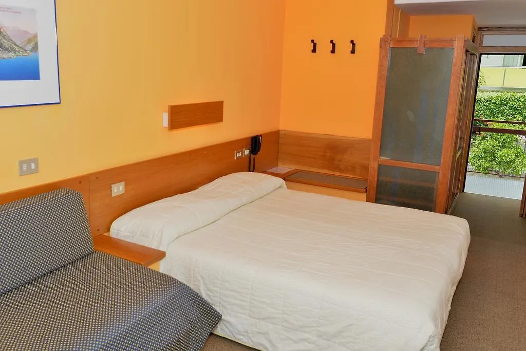 Hotel Lido Limone sul Garda 3*,  İtalya
